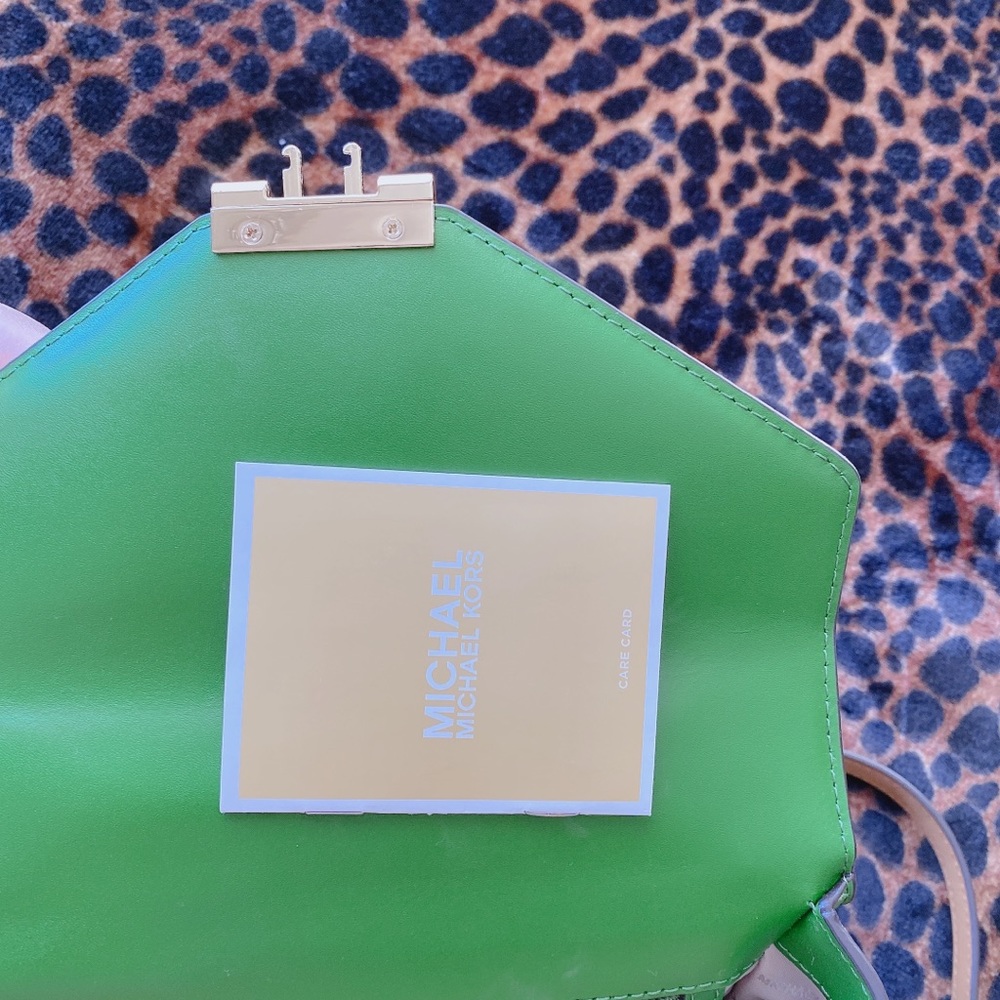 Handbags - Picture 3 of 3